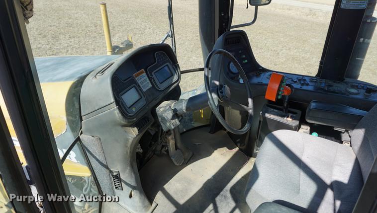 image for item DE3095 2000 Ag-Chem RoGator 1254 self-propelled sprayer