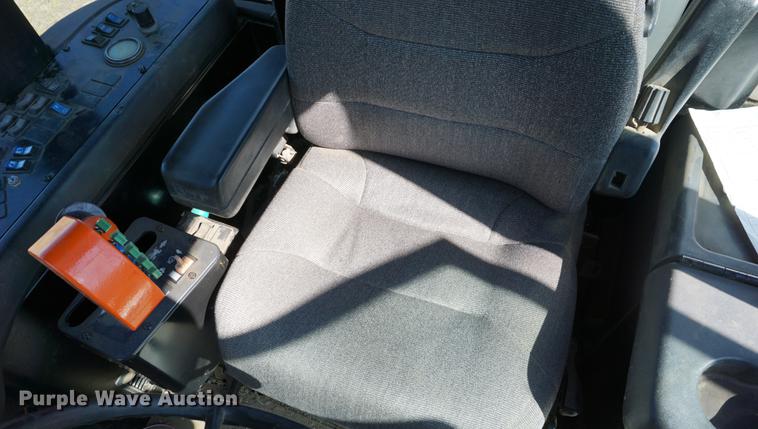 image for item DE3095 2000 Ag-Chem RoGator 1254 self-propelled sprayer