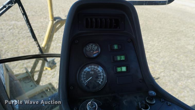 image for item DE3095 2000 Ag-Chem RoGator 1254 self-propelled sprayer