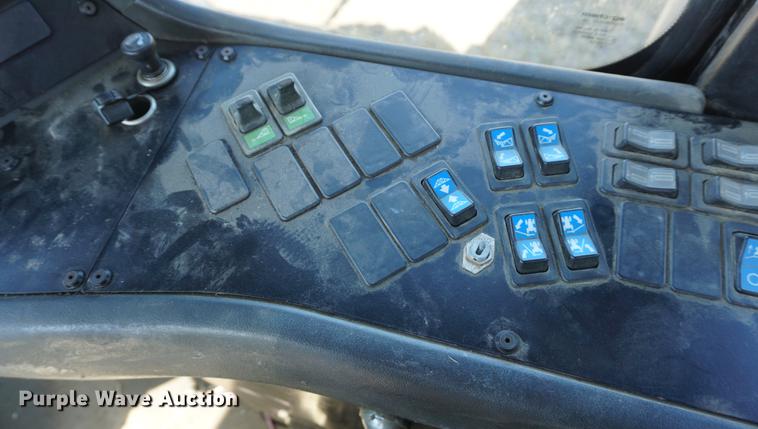 image for item DE3095 2000 Ag-Chem RoGator 1254 self-propelled sprayer