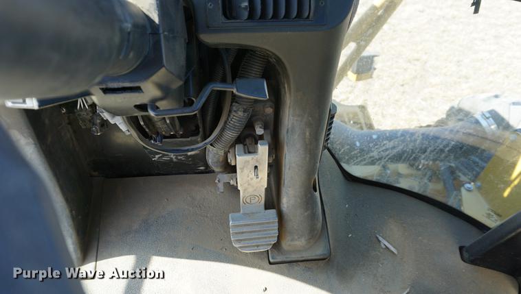 image for item DE3095 2000 Ag-Chem RoGator 1254 self-propelled sprayer