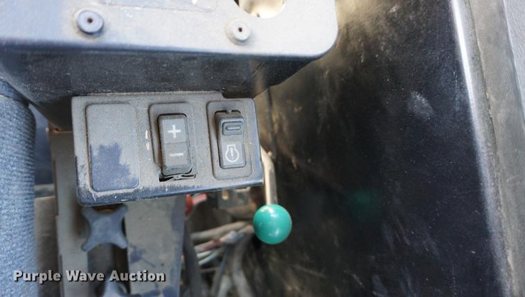 image for item DE3095 2000 Ag-Chem RoGator 1254 self-propelled sprayer