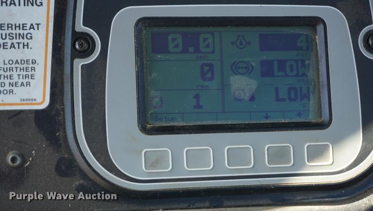 image for item DE3095 2000 Ag-Chem RoGator 1254 self-propelled sprayer