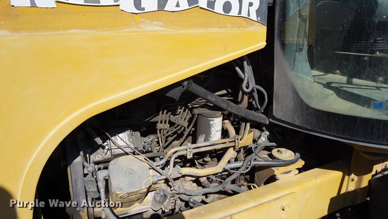 image for item DE3095 2000 Ag-Chem RoGator 1254 self-propelled sprayer