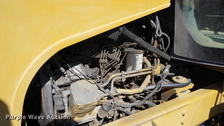 image for item DE3095 2000 Ag-Chem RoGator 1254 self-propelled sprayer