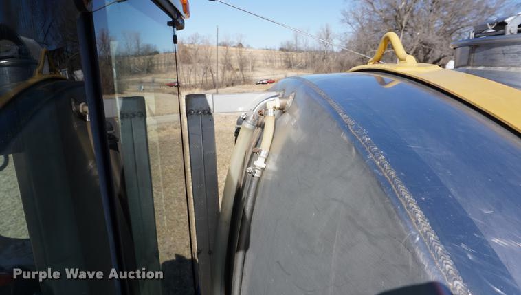 image for item DE3095 2000 Ag-Chem RoGator 1254 self-propelled sprayer