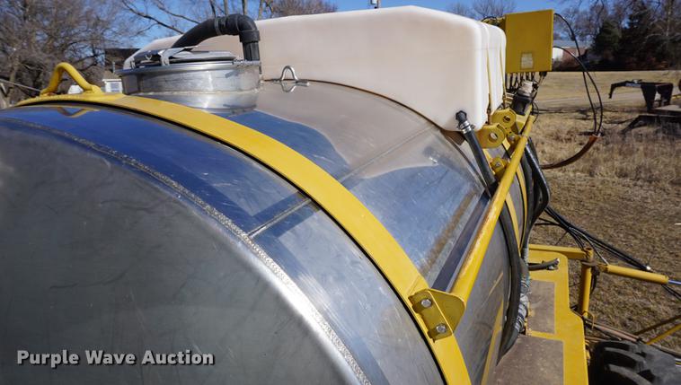 image for item DE3095 2000 Ag-Chem RoGator 1254 self-propelled sprayer