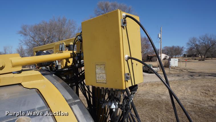 image for item DE3095 2000 Ag-Chem RoGator 1254 self-propelled sprayer