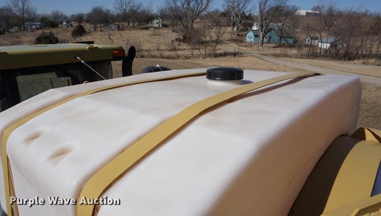 image for item DE3095 2000 Ag-Chem RoGator 1254 self-propelled sprayer