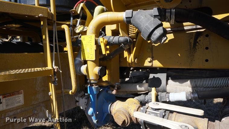 image for item DE3095 2000 Ag-Chem RoGator 1254 self-propelled sprayer