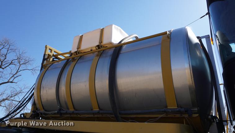 image for item DE3095 2000 Ag-Chem RoGator 1254 self-propelled sprayer