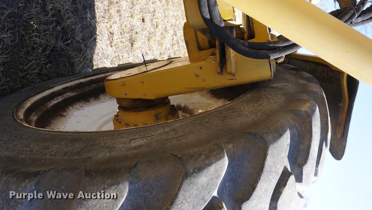 image for item DE3095 2000 Ag-Chem RoGator 1254 self-propelled sprayer