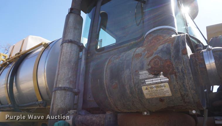 image for item DE3095 2000 Ag-Chem RoGator 1254 self-propelled sprayer