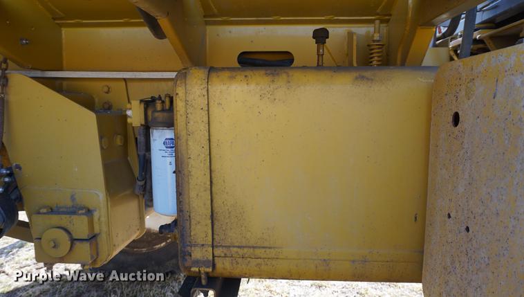 image for item DE3095 2000 Ag-Chem RoGator 1254 self-propelled sprayer