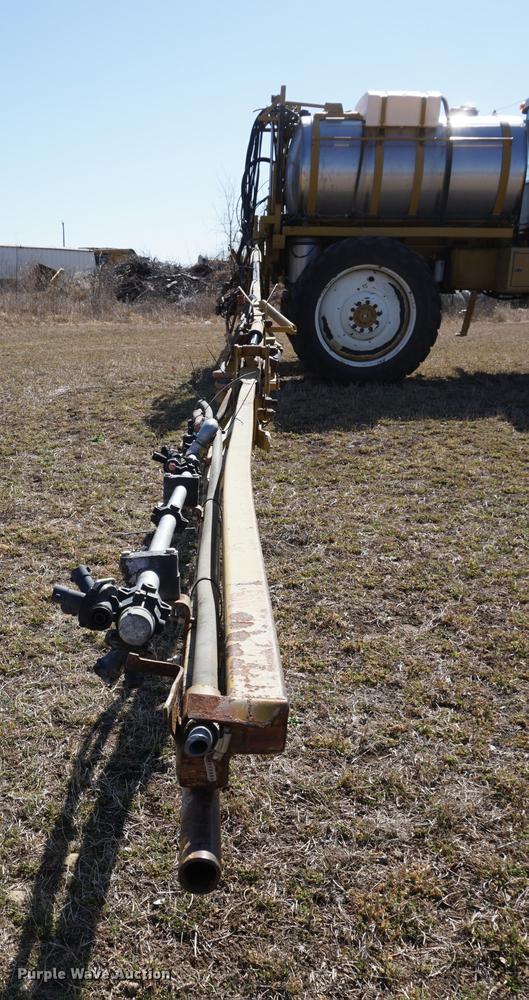 image for item DE3095 2000 Ag-Chem RoGator 1254 self-propelled sprayer