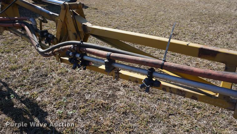 image for item DE3095 2000 Ag-Chem RoGator 1254 self-propelled sprayer