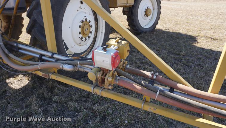 image for item DE3095 2000 Ag-Chem RoGator 1254 self-propelled sprayer