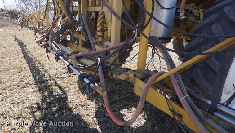 image for item DE3095 2000 Ag-Chem RoGator 1254 self-propelled sprayer