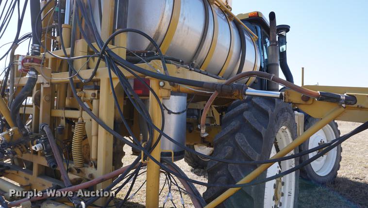 image for item DE3095 2000 Ag-Chem RoGator 1254 self-propelled sprayer