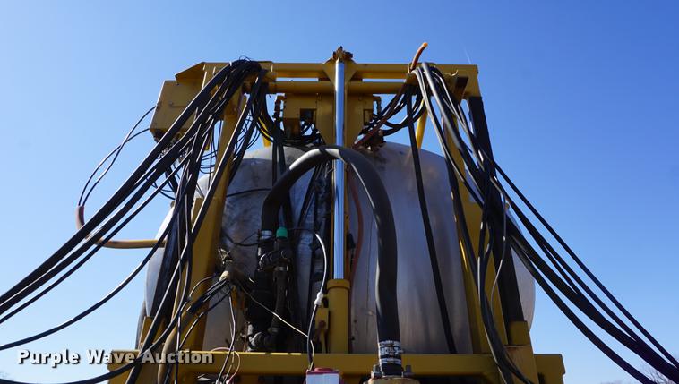 image for item DE3095 2000 Ag-Chem RoGator 1254 self-propelled sprayer