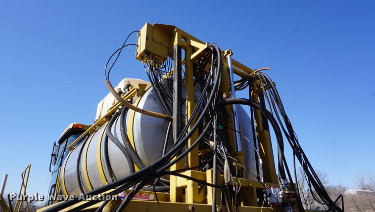 image for item DE3095 2000 Ag-Chem RoGator 1254 self-propelled sprayer