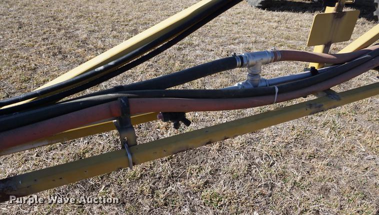 image for item DE3095 2000 Ag-Chem RoGator 1254 self-propelled sprayer