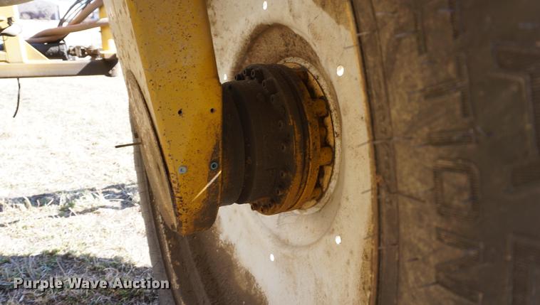 image for item DE3095 2000 Ag-Chem RoGator 1254 self-propelled sprayer