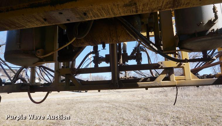 image for item DE3095 2000 Ag-Chem RoGator 1254 self-propelled sprayer