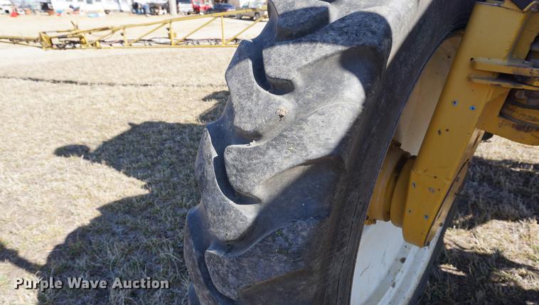 image for item DE3095 2000 Ag-Chem RoGator 1254 self-propelled sprayer