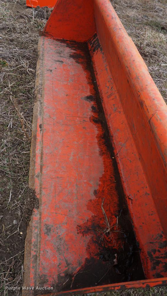 Kubota skid steer bucket in Savannah, MO Item DE3114 for sale