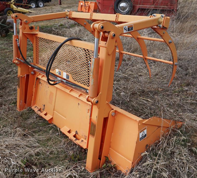 image for item DE3115 Kubota M9249 skid steer grapple bucket