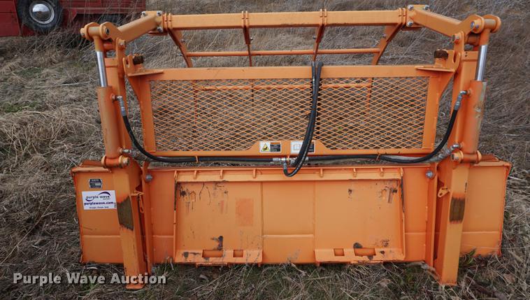 image for item DE3115 Kubota M9249 skid steer grapple bucket