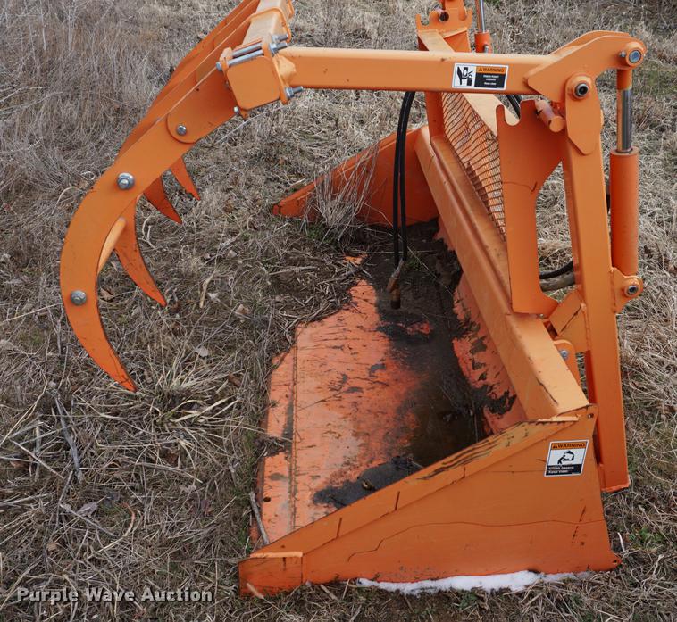 image for item DE3115 Kubota M9249 skid steer grapple bucket