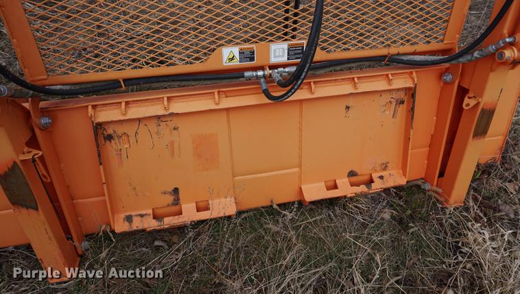 image for item DE3115 Kubota M9249 skid steer grapple bucket