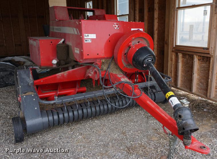 image for item DE3118 2011 Massey Ferguson 1839 small square baler