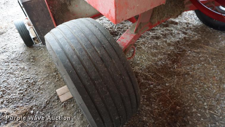 image for item DE3118 2011 Massey Ferguson 1839 small square baler
