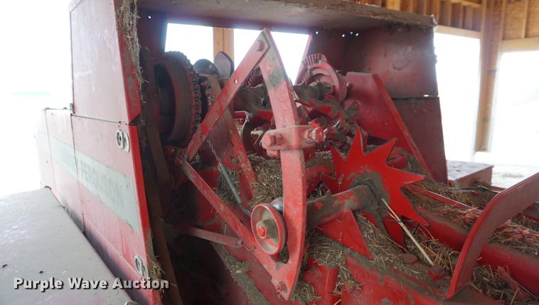 image for item DE3118 2011 Massey Ferguson 1839 small square baler