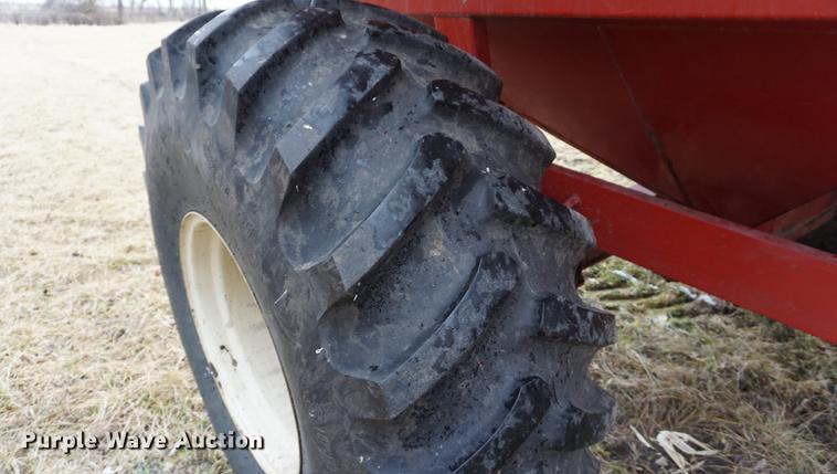 image for item DE3119 2007 Unverferth 5000 grain cart