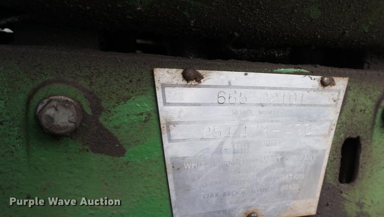 image for item DE3123 1974 Oliver 1655 tractor