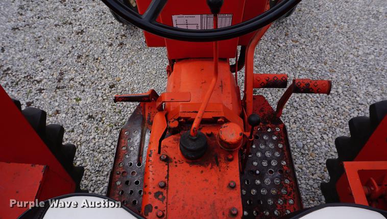 image for item DE3124 1968 Allis Chalmers 170 tractor