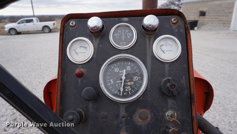 image for item DE3124 1968 Allis Chalmers 170 tractor