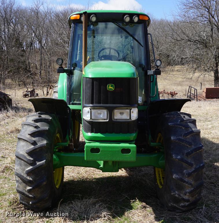 image for item DE3127 2003 John Deere 7320 MFWD tractor