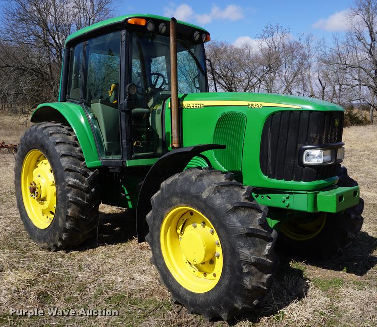 image for item DE3127 2003 John Deere 7320 MFWD tractor