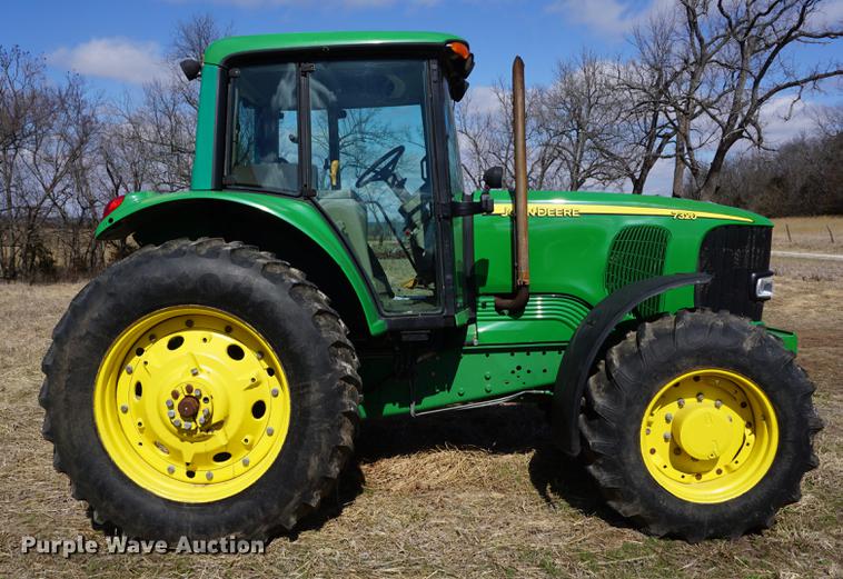 image for item DE3127 2003 John Deere 7320 MFWD tractor