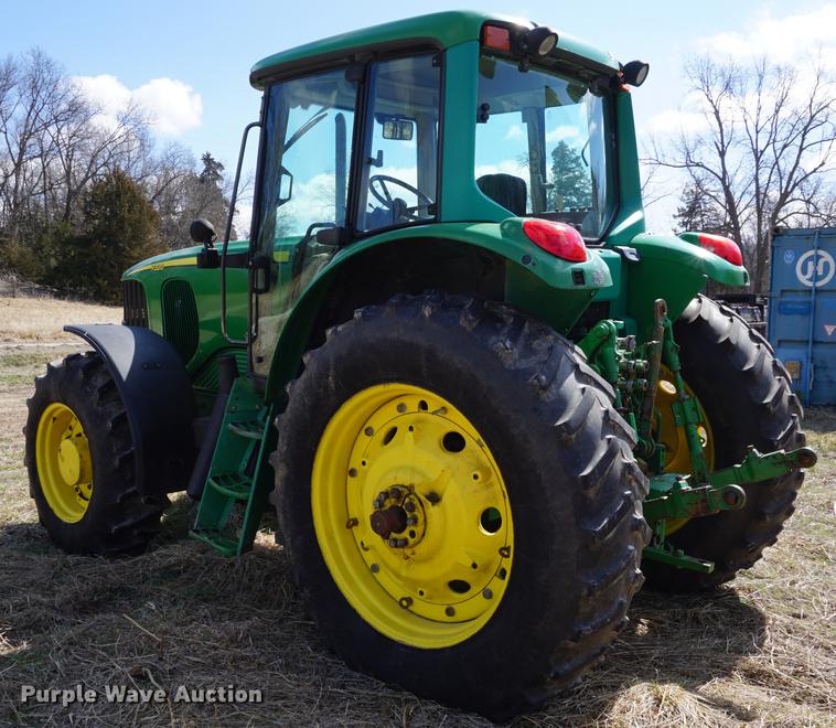 image for item DE3127 2003 John Deere 7320 MFWD tractor