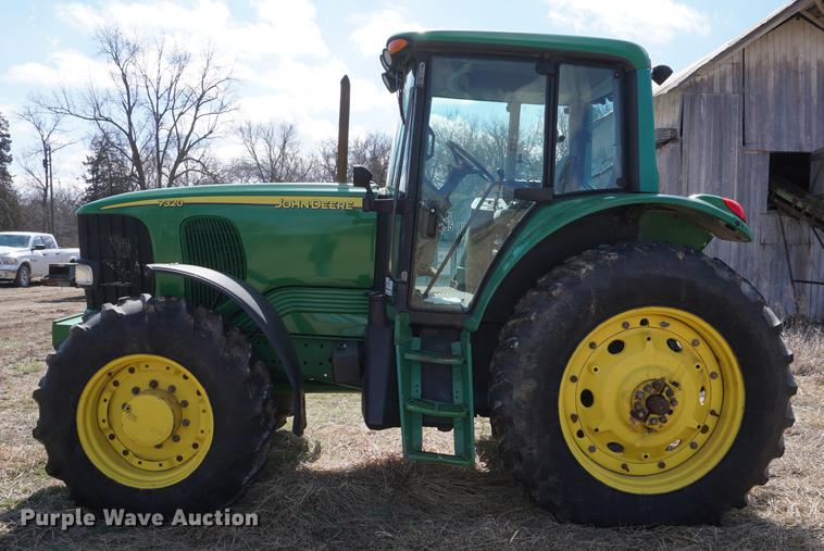 image for item DE3127 2003 John Deere 7320 MFWD tractor