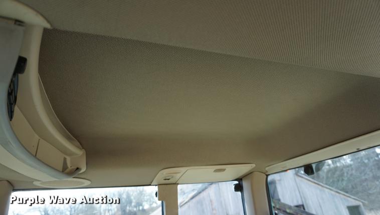 image for item DE3127 2003 John Deere 7320 MFWD tractor