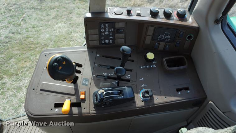 image for item DE3127 2003 John Deere 7320 MFWD tractor