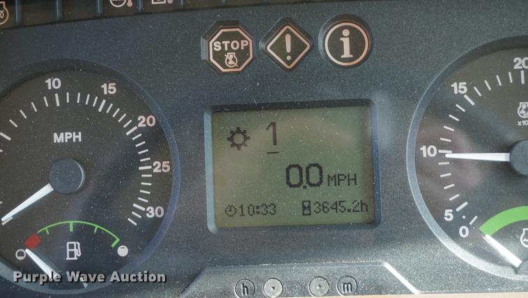 image for item DE3127 2003 John Deere 7320 MFWD tractor