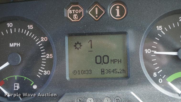 image for item DE3127 2003 John Deere 7320 MFWD tractor